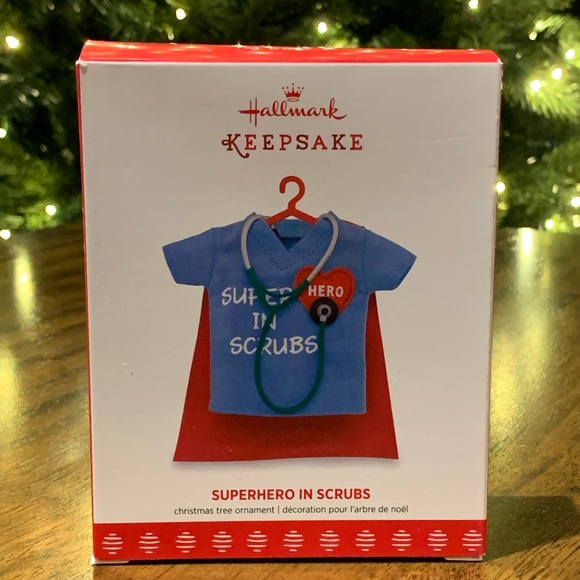 🎄 Hallmark Keepsake 2017 - Healthcare Superhero in Scrubs BNIB - Picture 4 of 4